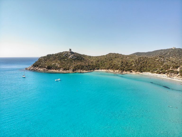 Acqua cristallina e rocce granitiche a Punta Molentis, Villasimius
